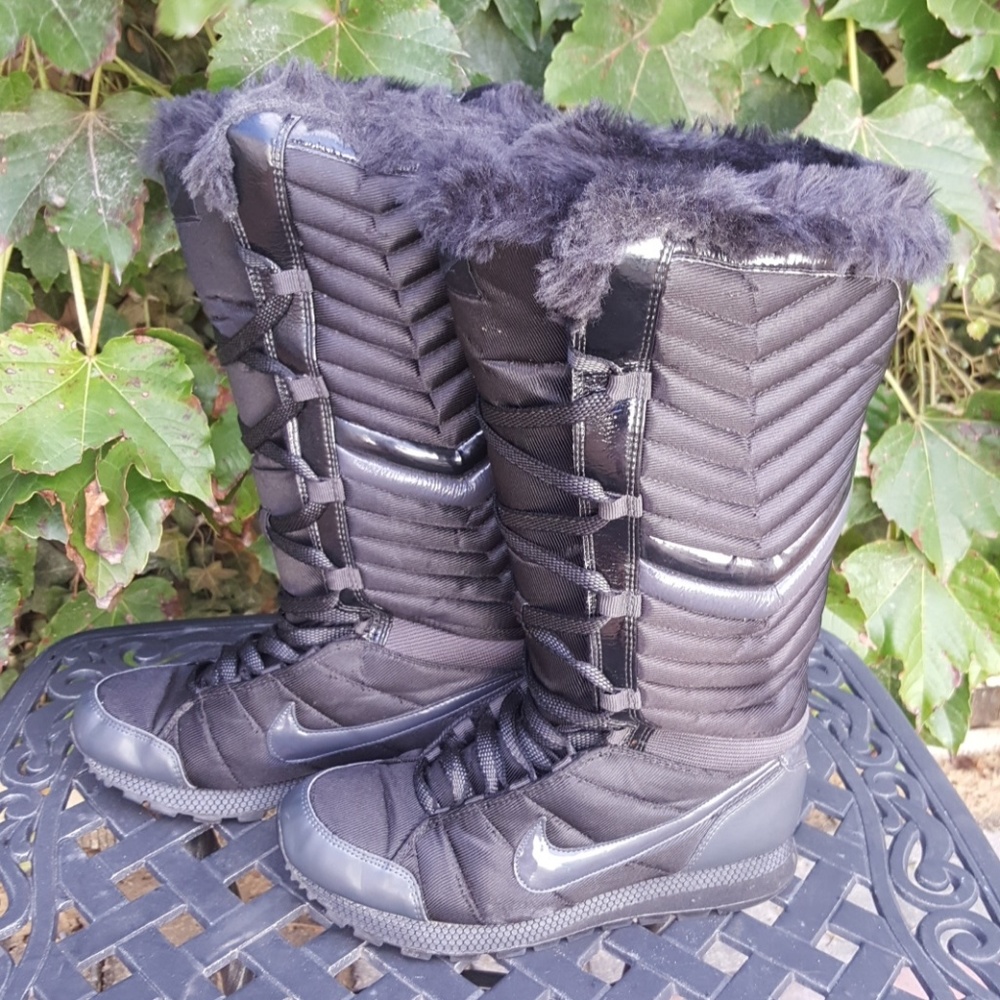 NIKE WINTER  BOOTS